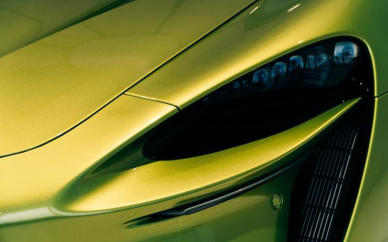McLaren Artura Plug-in-Hybrid-Supercar in Seitenansicht