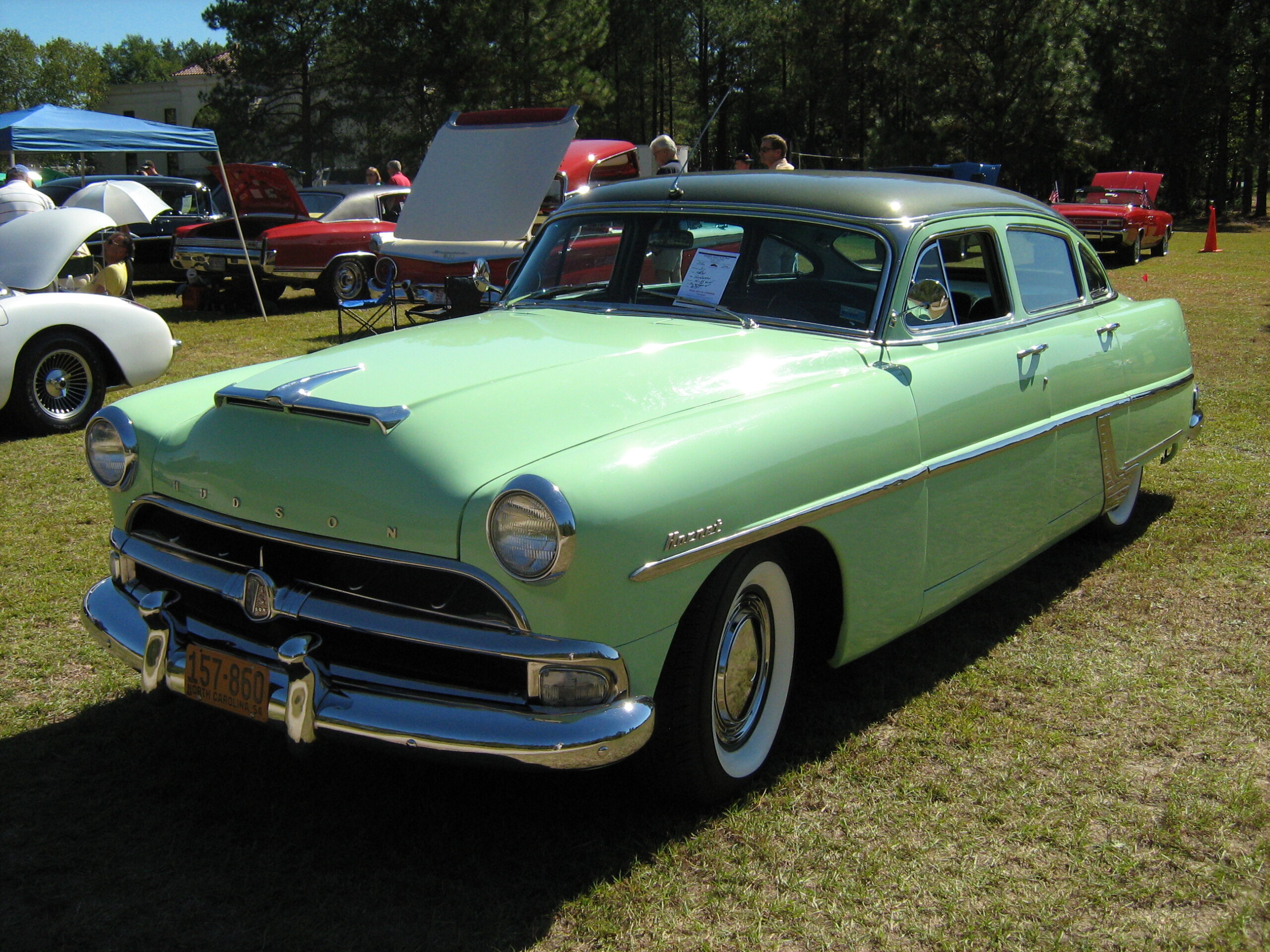1954 Hudson Hornet Twin H in Grün, linke Frontansicht