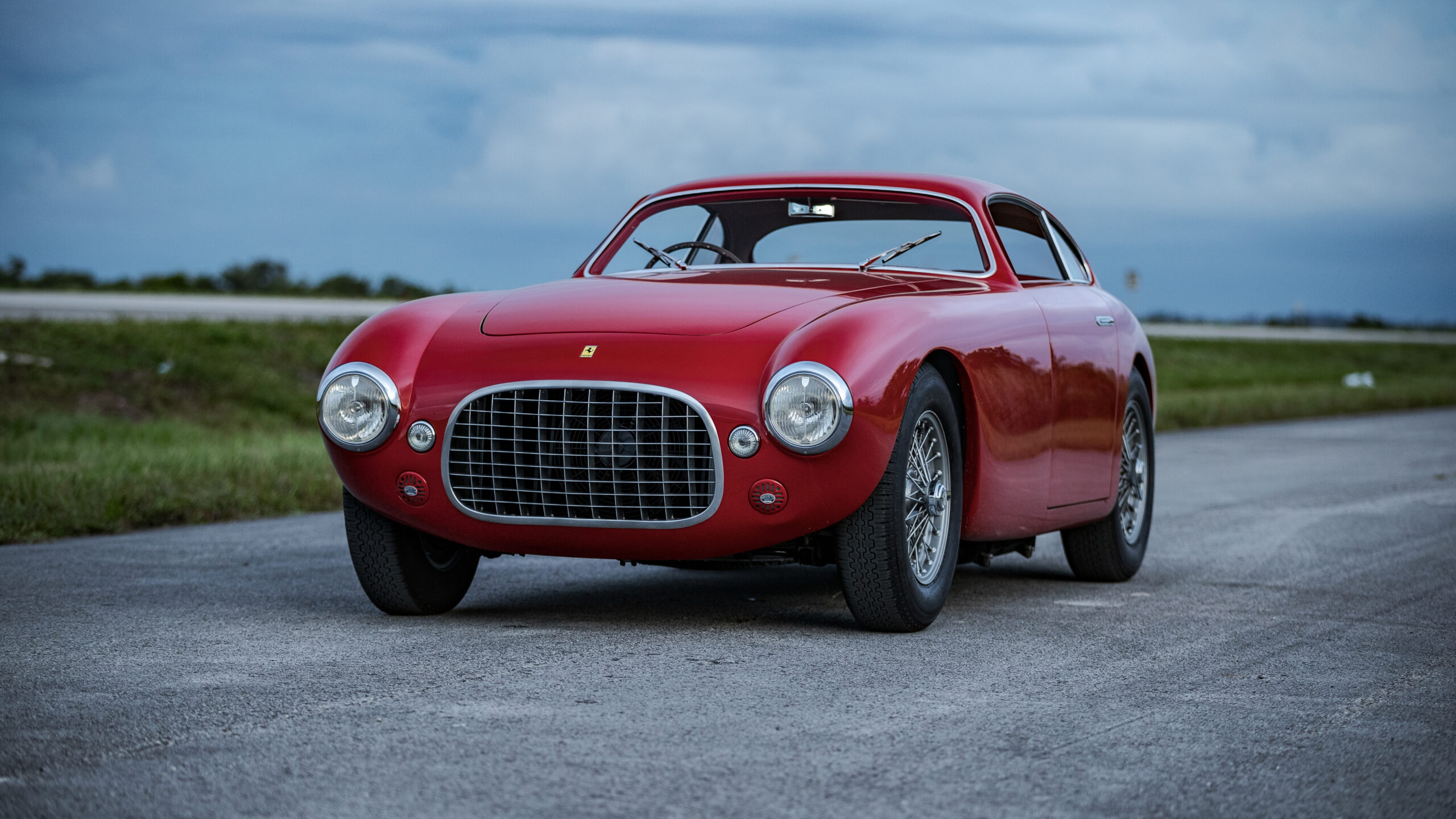Coachbuilt Ferrari 330GT Speciale als hochwertiger Kontext für rekonstruierte Karosserielinien