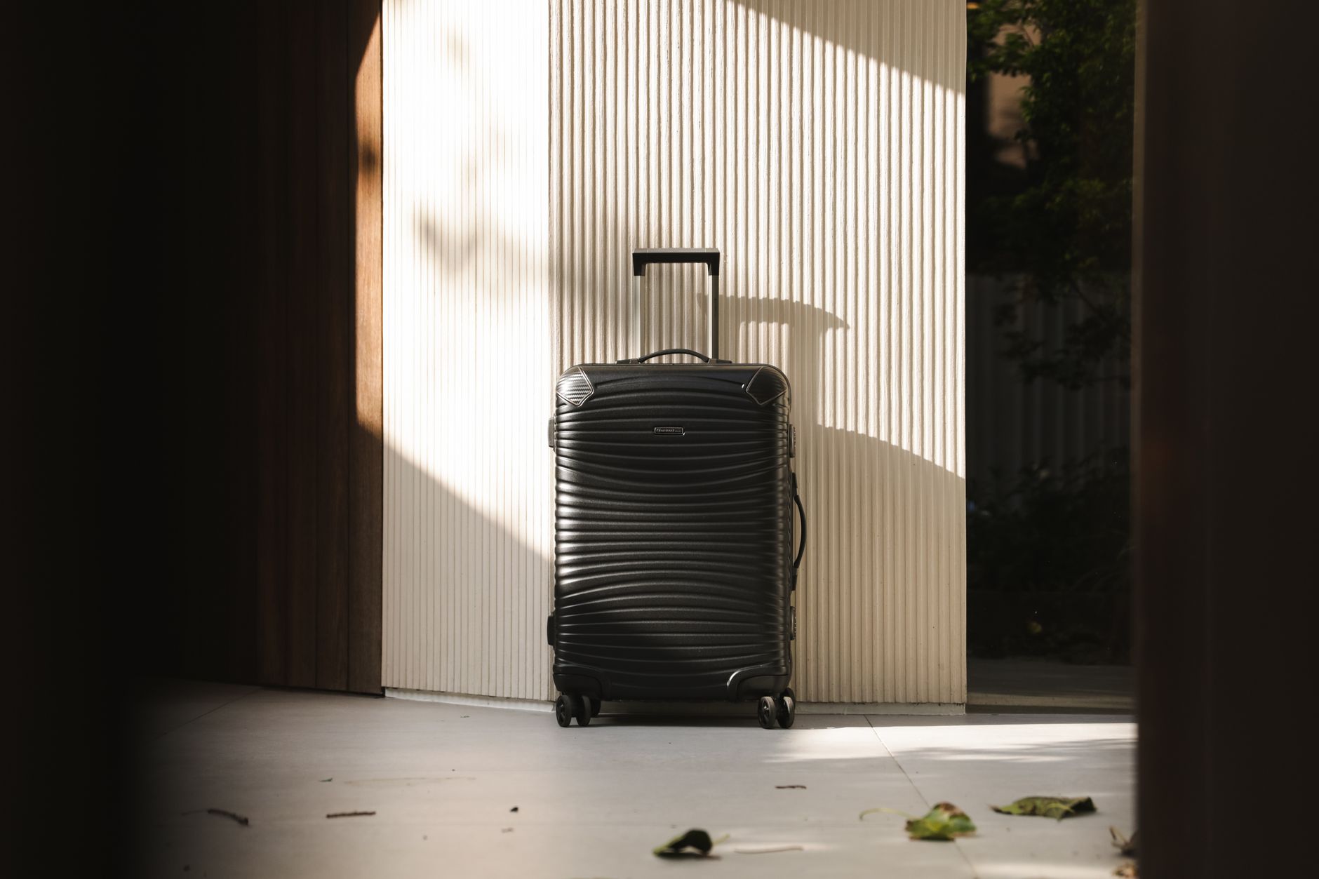 Wenn Reisegepäck zum Streetwear-Signal wird: Aluminium als Kultmaterial.