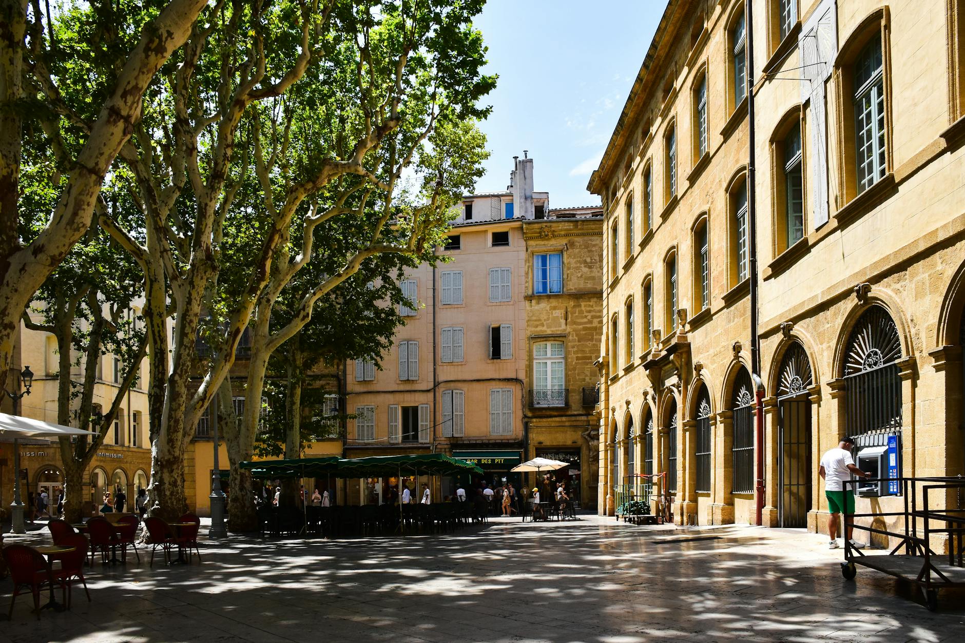A sunny day in Aix-en-Provence showcasing historic architecture and lush trees.