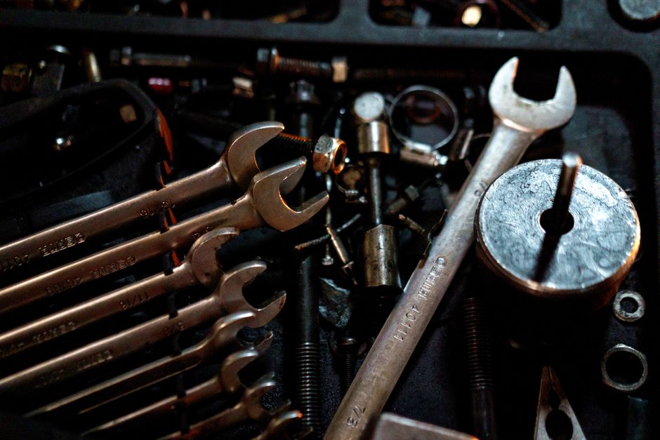 Handblech im Restomod: Linie statt Glätte