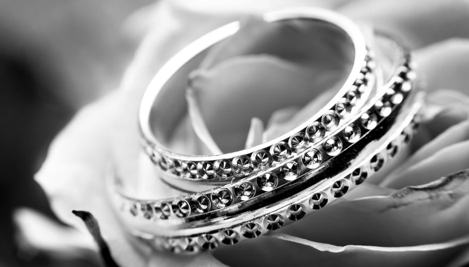 Edelsteine und Gold in Handwerkssituation