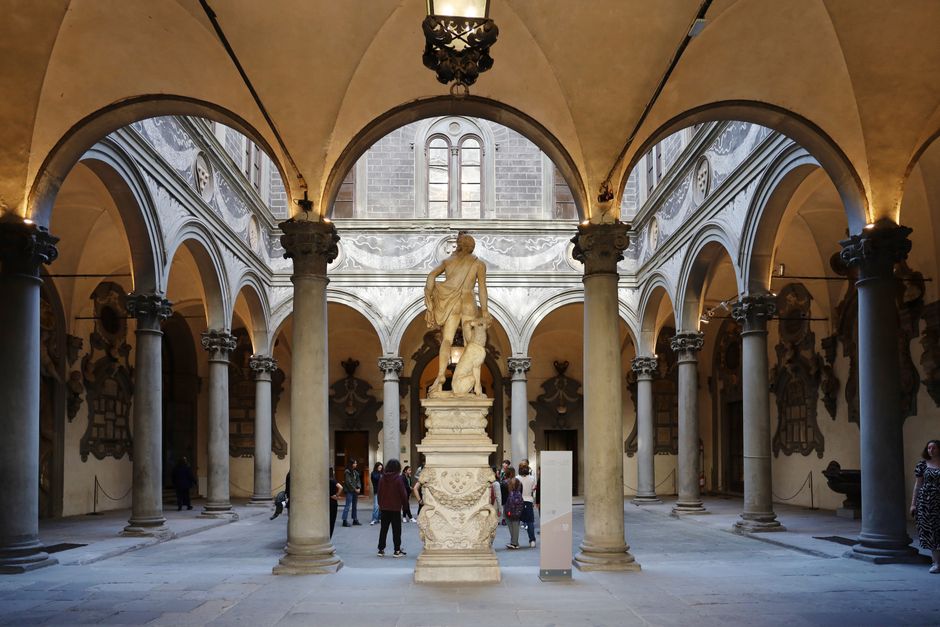 Florentine Renaissance loggia with columns and arches